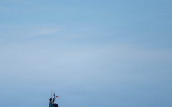 USS Vermont (SSN 792) departs Joint Base Pearl Harbor-Hickam