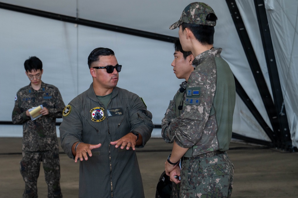 ROKAF cadets gain insight of mission at Kunsan AB
