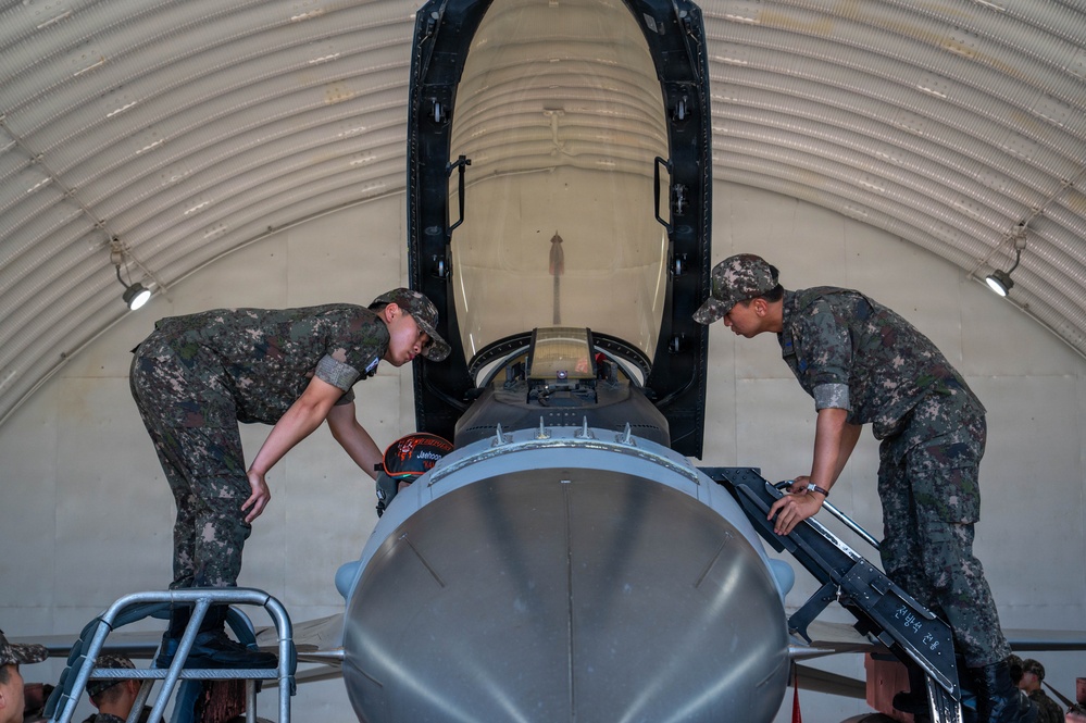 ROKAF cadets gain insight of mission at Kunsan AB
