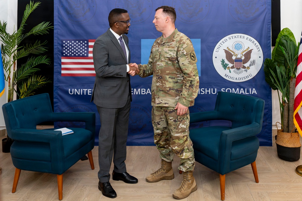 Gen. Anderson visits Somalia