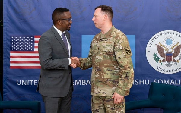 Gen. Anderson visits Somalia
