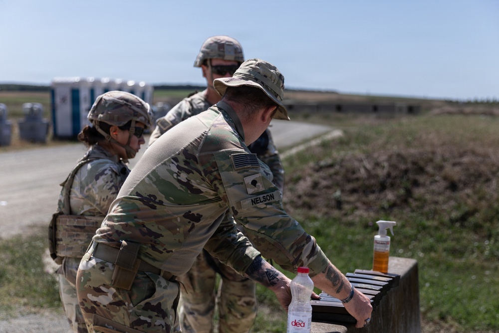 U.S. Soldiers assigned to the 1st Infantry Division conduct qualifying range at Mihail Kogălniceanu Air Base, Romania