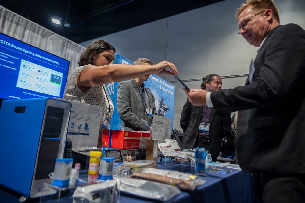 Defense Health Agency Team hosts military, industry, academic research and development experts during premier military meeting