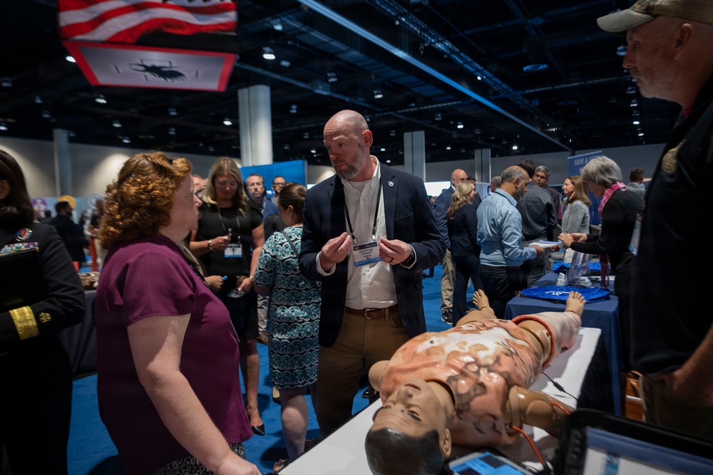 Defense Health Agency Team hosts military, industry, academic research and development experts during premier military meeting