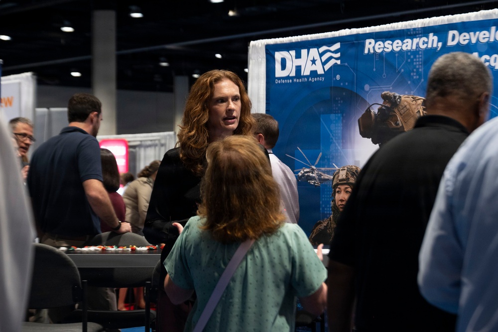 Defense Health Agency Team hosts military, industry, academic research and development experts during premier military meeting