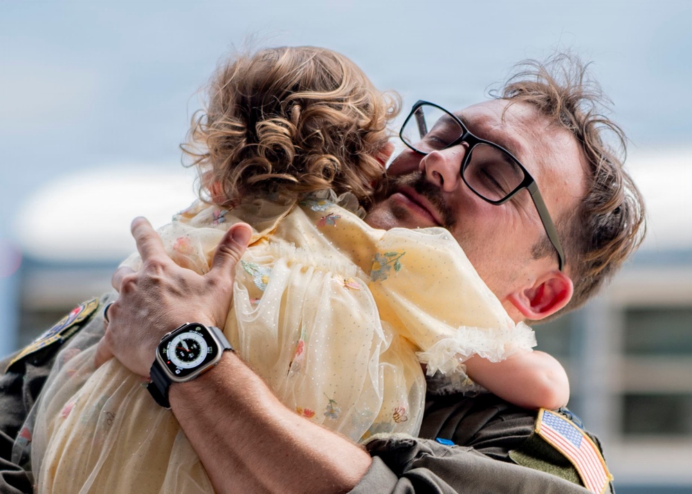 6th ARW Airmen reunite with loved ones after deployment