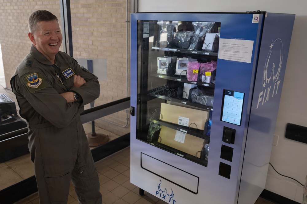 Maj. Gen. Richardson tours Joint Base Andrews as new AFDW Commander