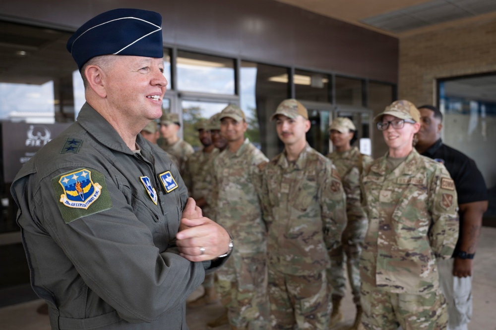 Maj. Gen. Richardson tours Joint Base Andrews as new AFDW Commander