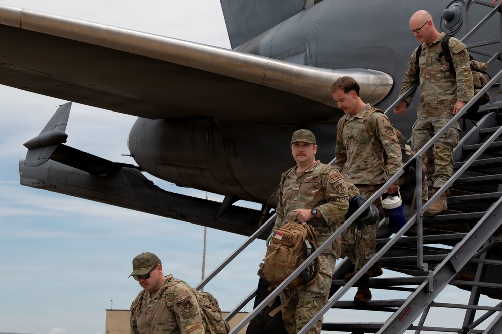 916th ARW Reunites with Family and Team