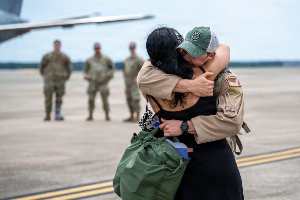916th ARW Reunites with Family and Team