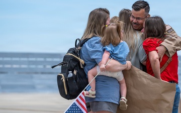 916th ARW Reunites with Family and Friends