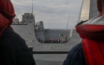 USS Makin Island Conducts RAS With USS Anchorage