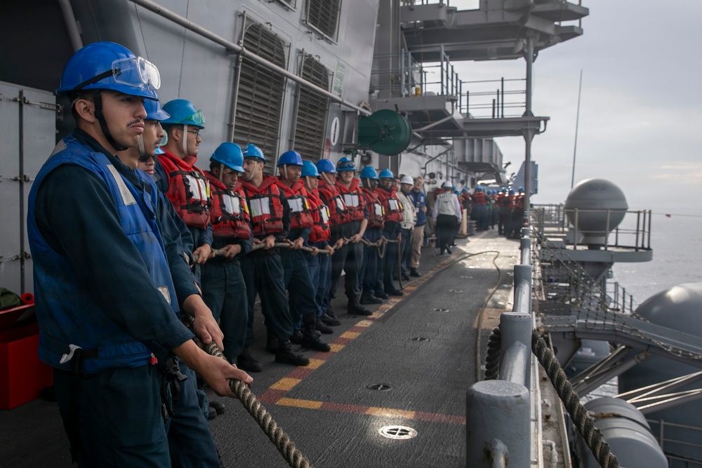USS Makin Island Conducts RAS With USS Anchorage