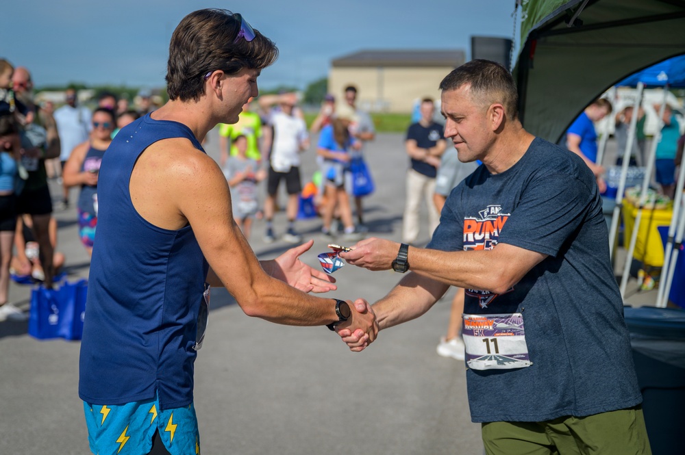 Batick Presents Award at Runway 5K