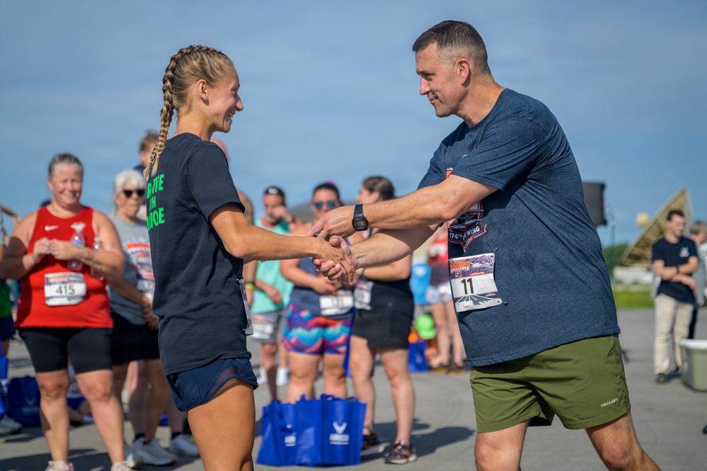 Batick Presents Award at Runway 5K