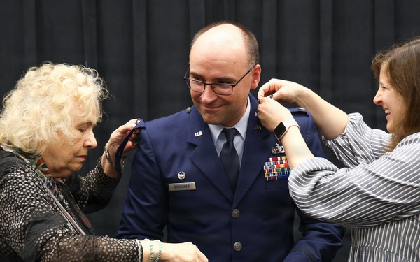 127th OSS commander promoted to lieutenant colonel