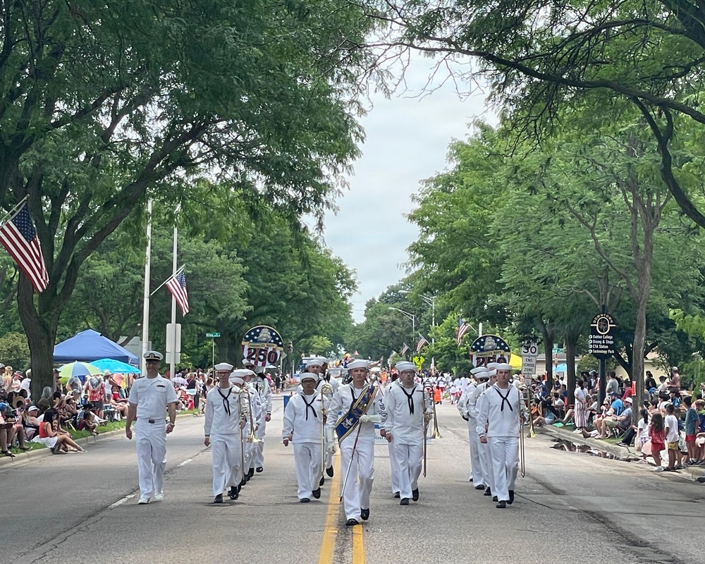 Navy Band Great Lakes Celebrates 4th of July in Skokie, IL
