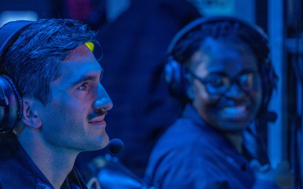 Watchstanders aboard USS Gonzalez