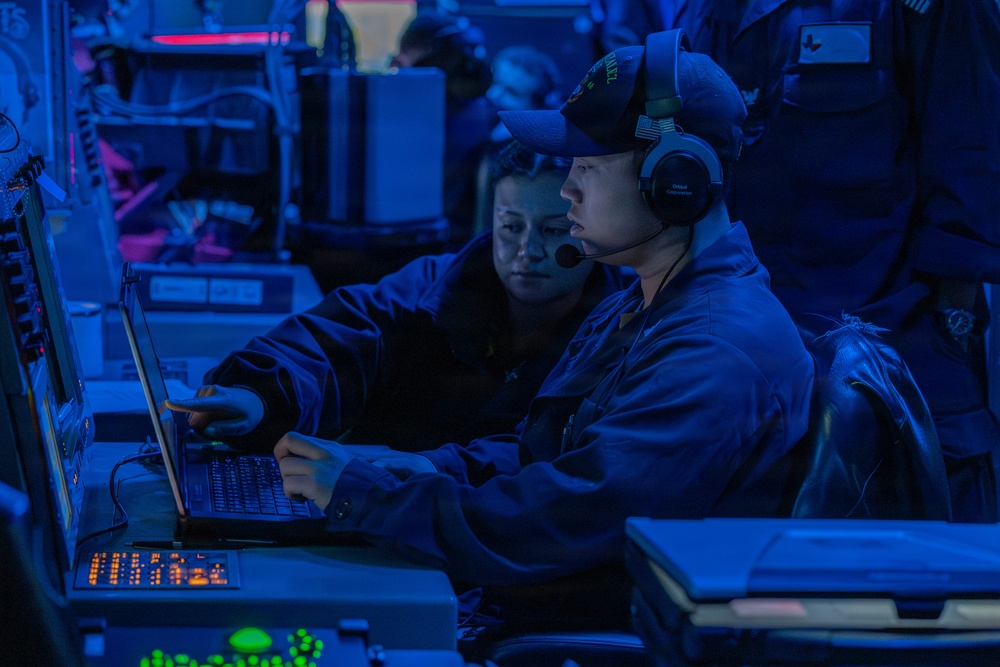 Watchstanders aboard USS Gonzalez