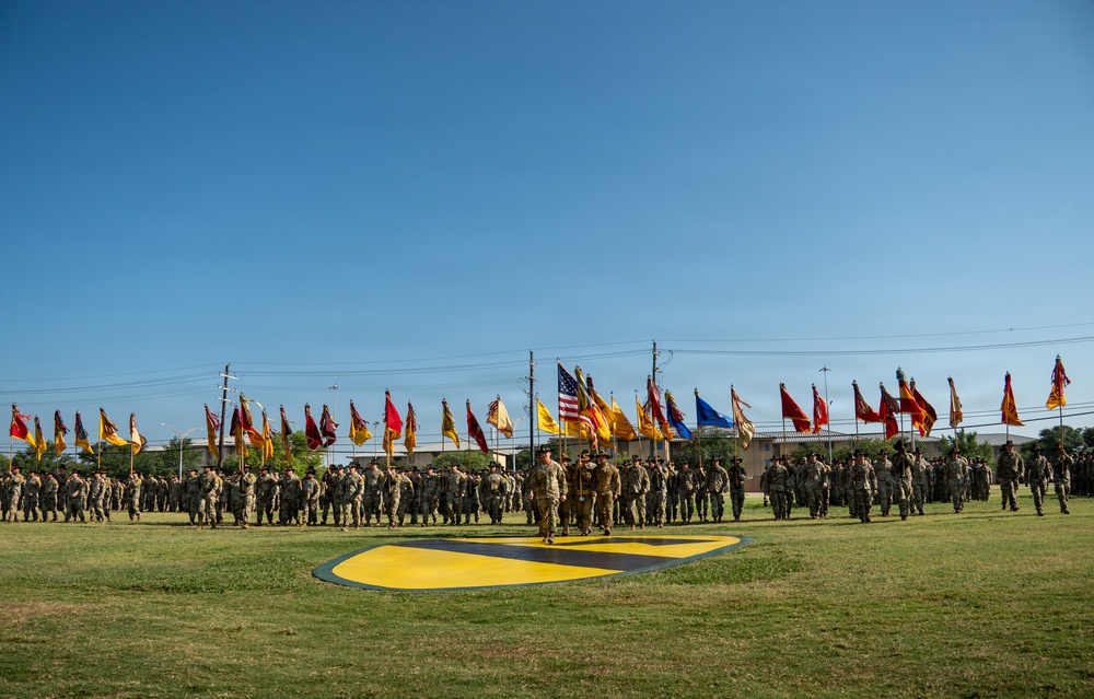 Maj. Gen. Thomas M. Feltey relinquishes command of the 1st Cavalry Division