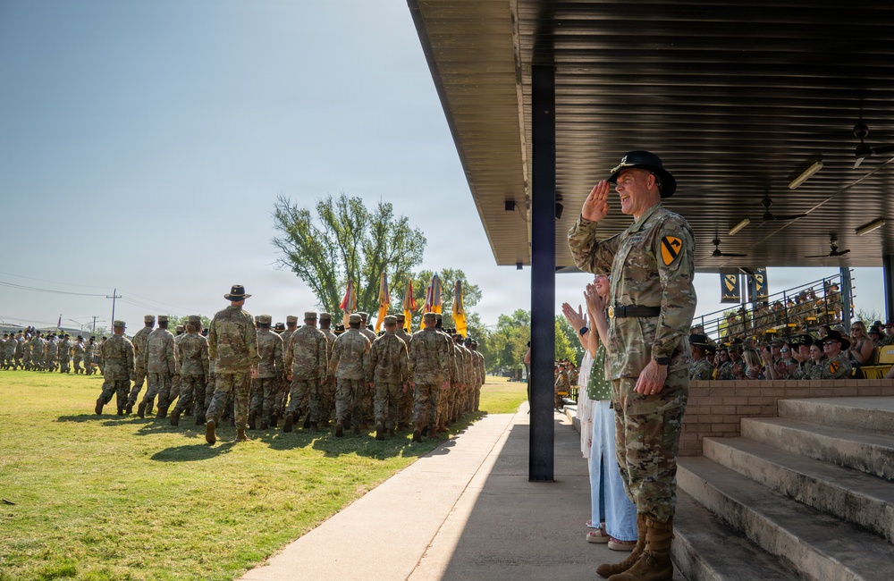 Maj. Gen. Thomas M. Feltey relinquishes command of the 1st Cavalry Division