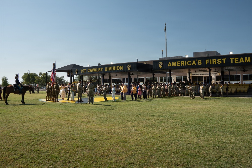 Maj. Gen. Thomas M. Feltey relinquishes command of the 1st Cavalry Division