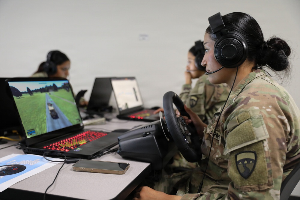 Soldiers use virtual battlespace to perform convoy operations, marksmanship