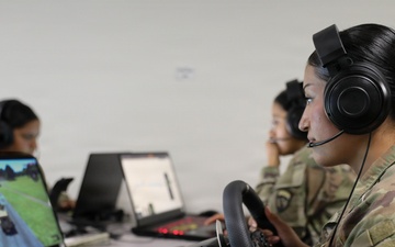 Soldiers use virtual battlespace to perform convoy operations, marksmanship