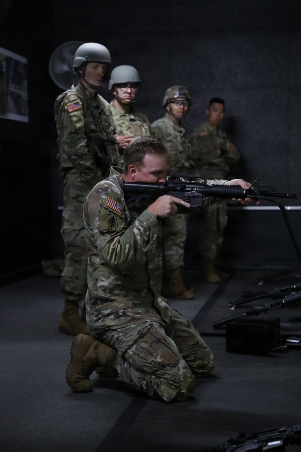 Soldiers use virtual battlespace to perform convoy operations, marksmanship