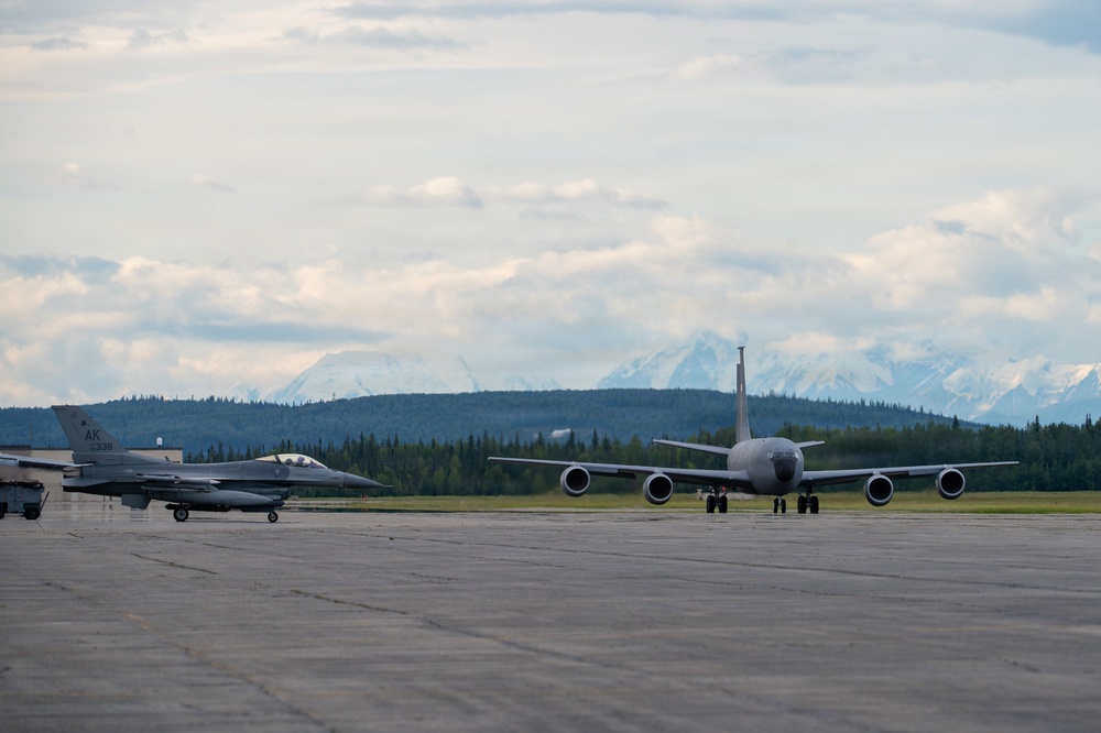 Joint Force Demonstrates Integrated Air, Land Capabilities for Arctic Homeland Defense