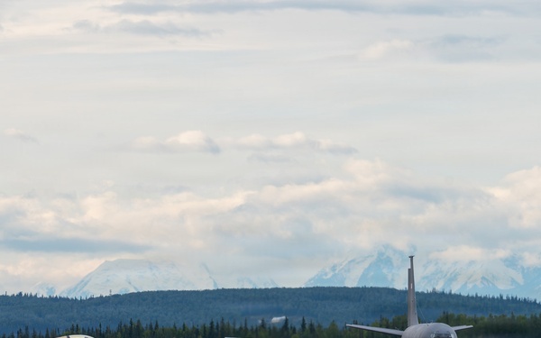 Joint Force Demonstrates Integrated Air, Land Capabilities for Arctic Homeland Defense