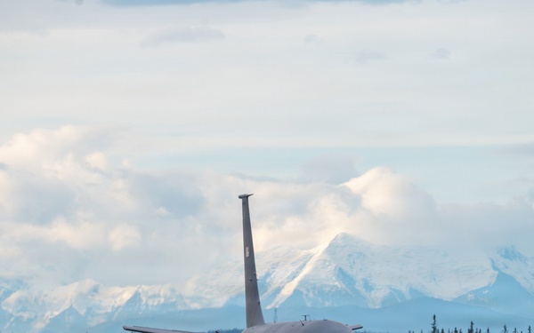 Joint Force Demonstrates Integrated Air, Land Capabilities for Arctic Homeland Defense