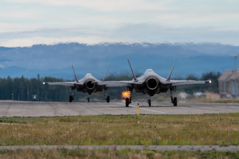 Joint Force Demonstrates Integrated Air, Land Capabilities for Arctic Homeland Defense