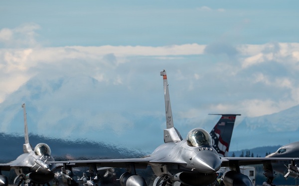 Joint Force Demonstrates Integrated Air, Land Capabilities for Arctic Homeland Defense
