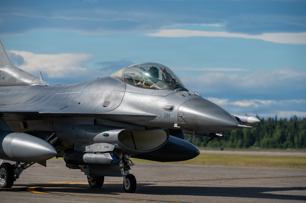 Joint Force Demonstrates Integrated Air, Land Capabilities for Arctic Homeland Defense