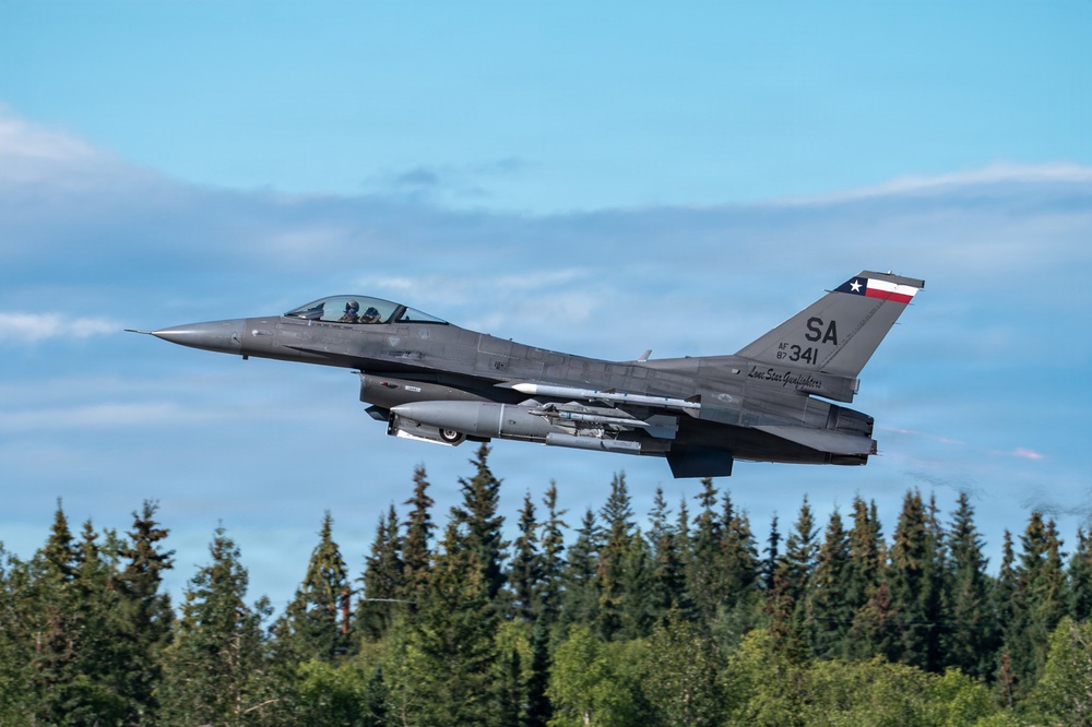 Joint Force Demonstrates Integrated Air, Land Capabilities for Arctic Homeland Defense