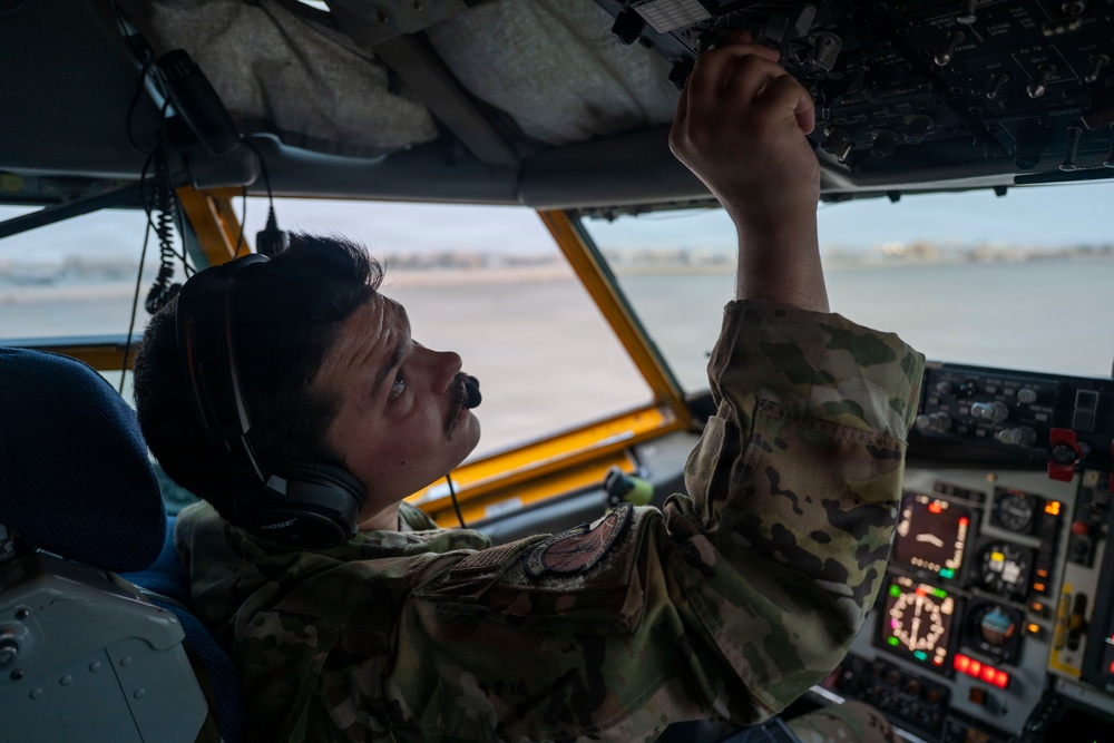 KC-135 refuels U.S. Navy F/A-18 Super Hornets in the CENTCOM
