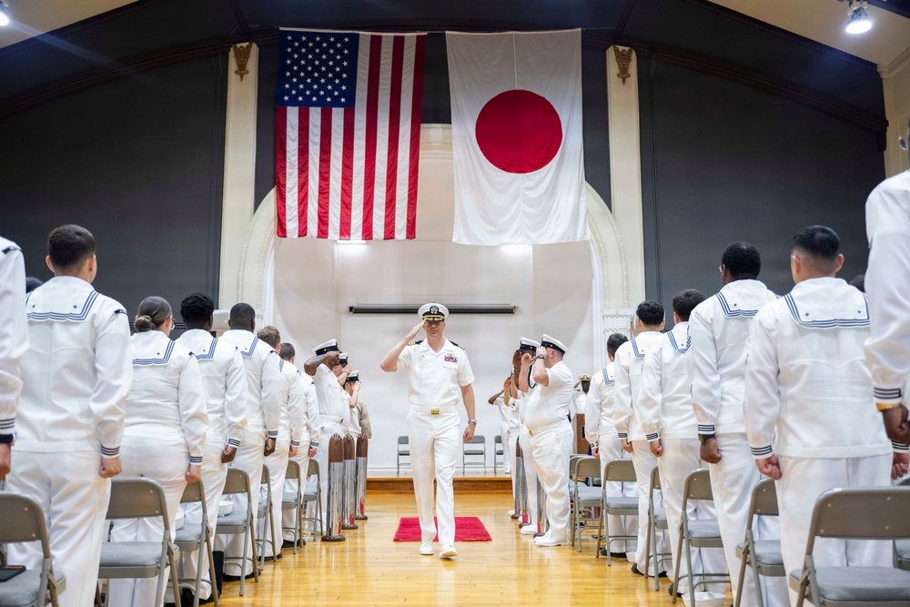 USS Dewey Holds Change of Command Ceremony