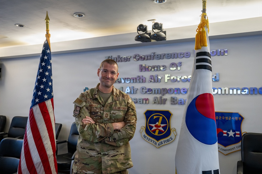 Ready beyond the mission: Airmen, Soldiers respond to roadside emergency