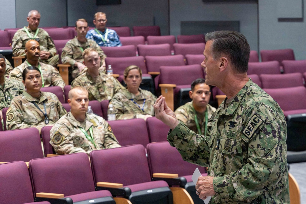 SEAC Visits Gateway at USTRANSCOM