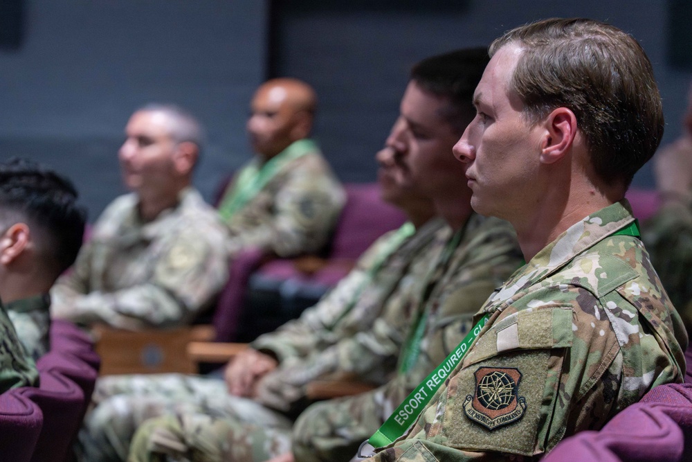 SEAC Visits Gateway at USTRANSCOM
