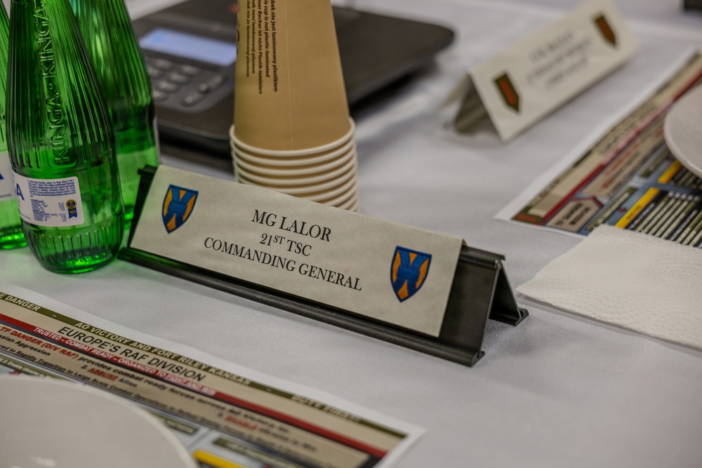 Senior Leader Engagement: 1st Infantry Division and 21st Theater Sustainment Command