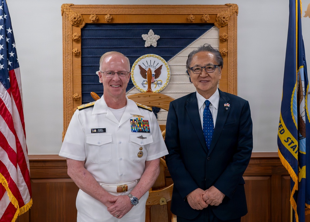 CNO meets with Yokosuka Mayor Katsuaki.