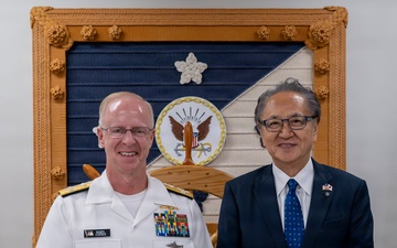 CNO meets with Yokosuka Mayor Katsuaki.