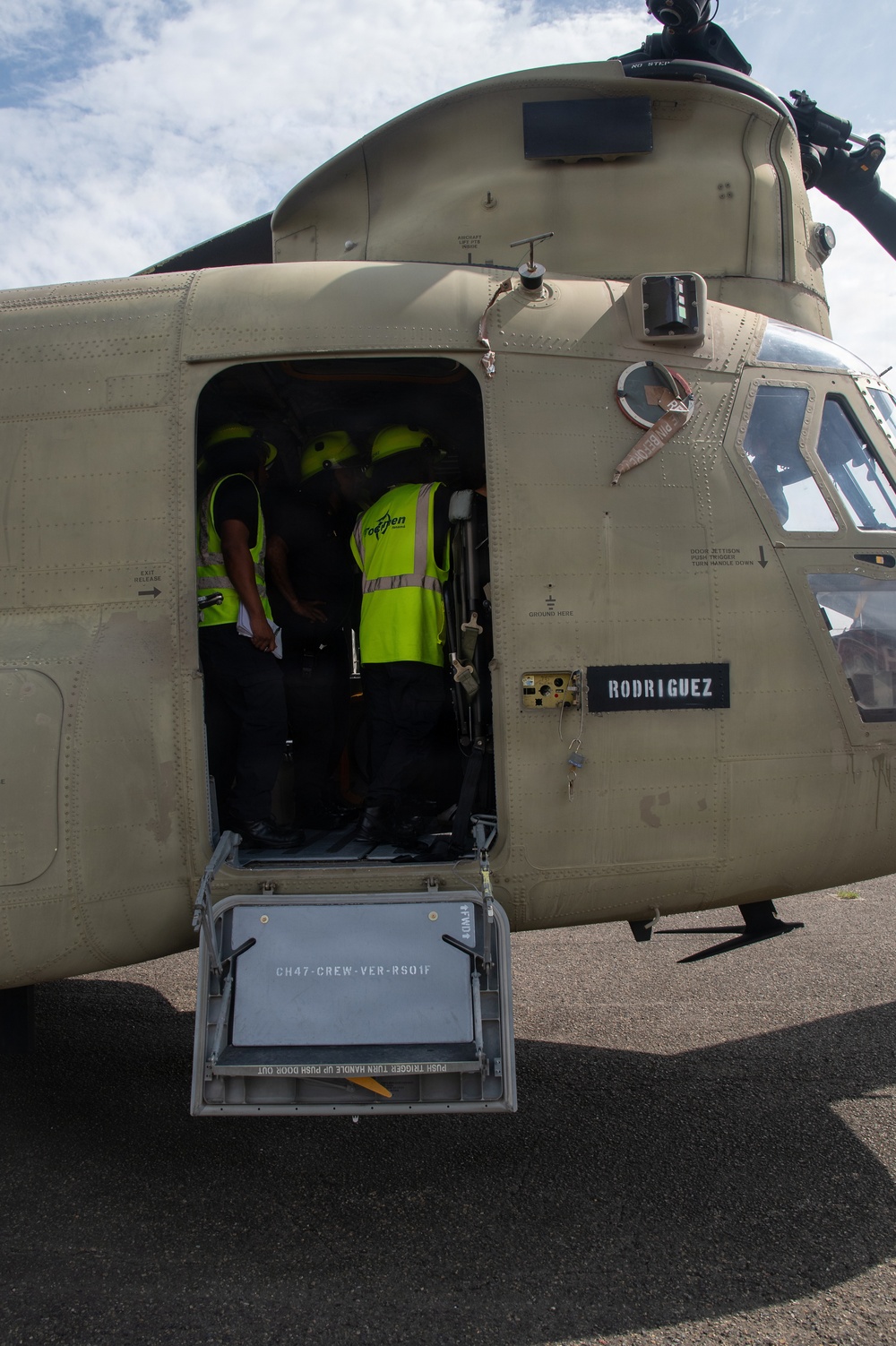 Panamanian firefighters receive CH-47 orientation during PANAMAX26