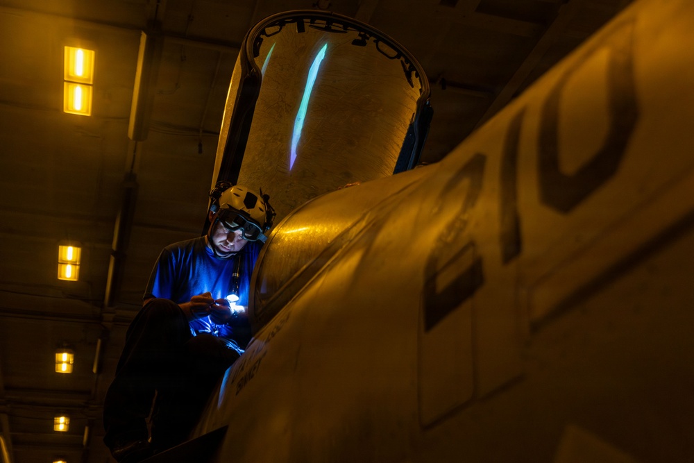 Abraham Lincoln Conducts Aircraft Maintenance