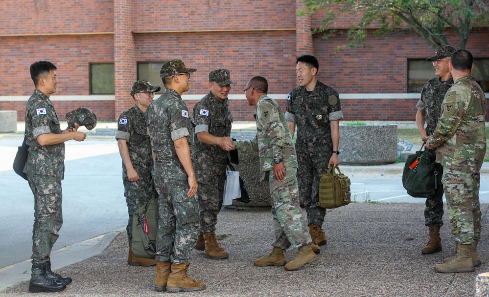 US Army General Kuettner meets with Republic of Korean Leadership.