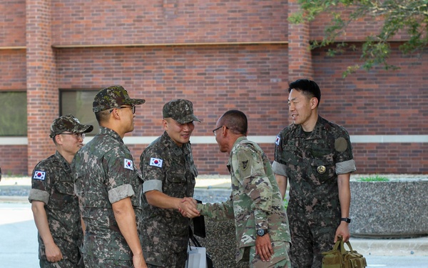 US Army General Kuettner meets with Republic of Korean Leadership.
