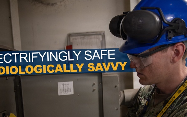 USS John C. Stennis (CVN 74) recognizes ETN2 Lindsey