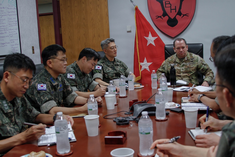 US Army General Kuettner meets with Republic of Korean Leadership.
